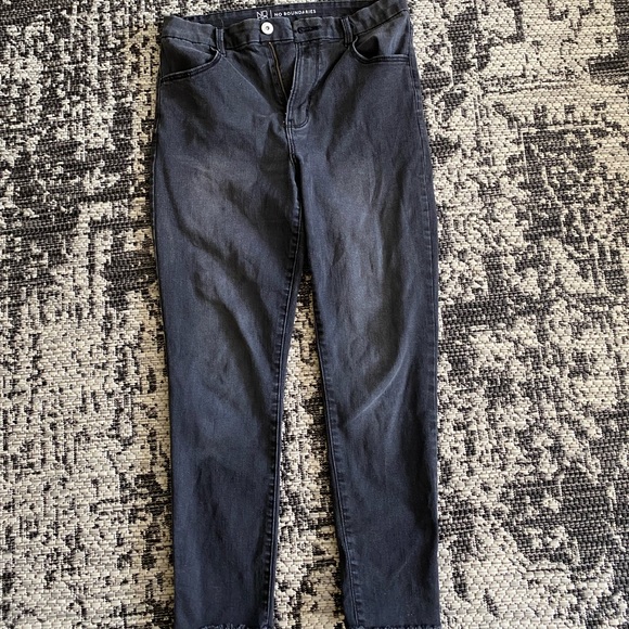 Black skinny jeans from NO BOUNDARIES - Picture 1 of 4